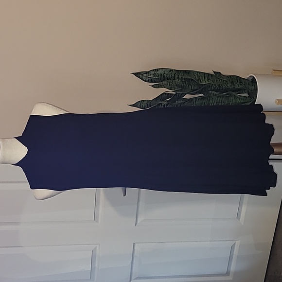 Black dress(NO fade) - Picture 2 of 5